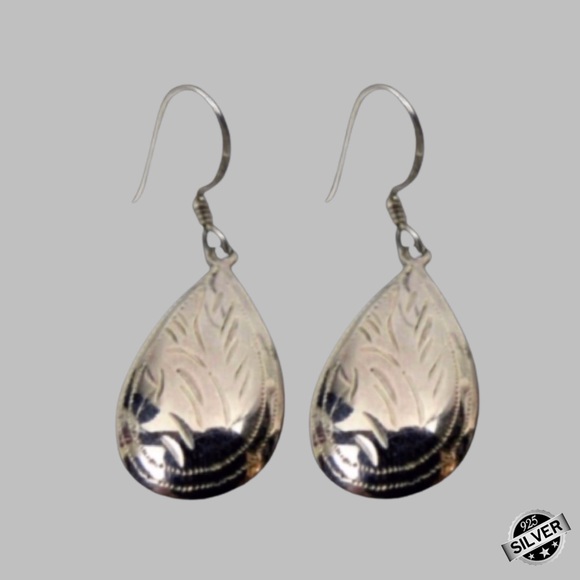 RARE .925 Sterling Silver VTG Hand Chased Floral Teardrop Earrings - Picture 2 of 3